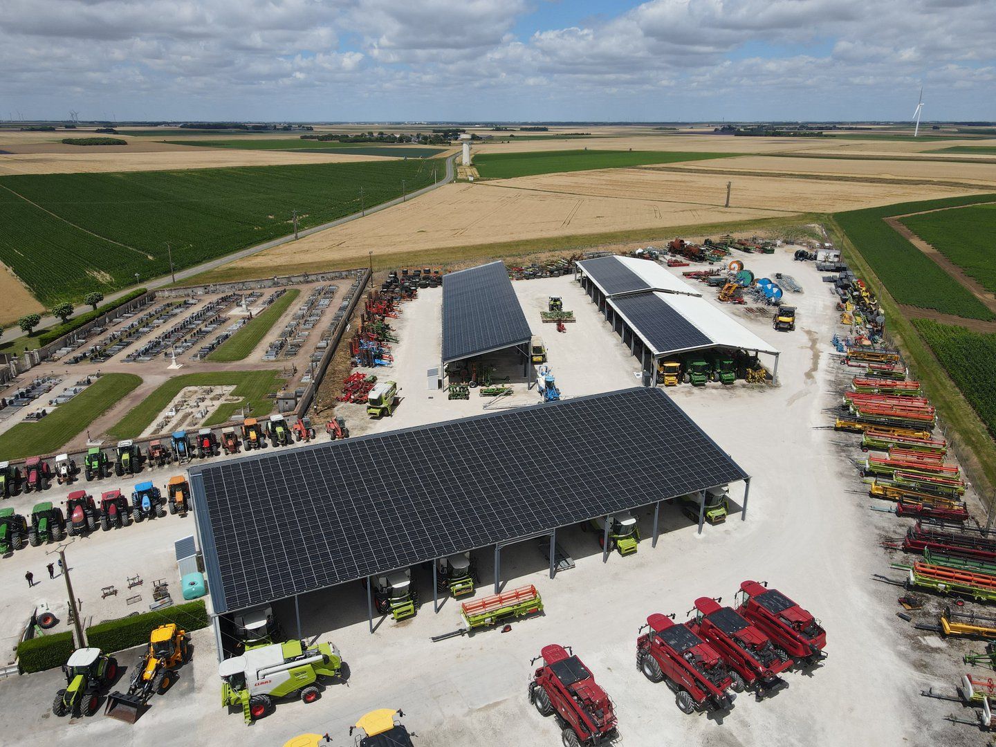 Bâtiment agricole Solaire et photovoltaïque réalisé par Triangle energie chez de agriculteurs dans toute la France