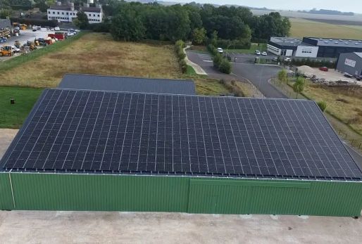 Bâtiment agricole Solaire et photovoltaïque réalisé par Triangle energie chez de agriculteurs dans toute la France