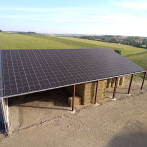 Bâtiment agricole Solaire et photovoltaïque réalisé par Triangle energie chez de agriculteurs dans toute la France