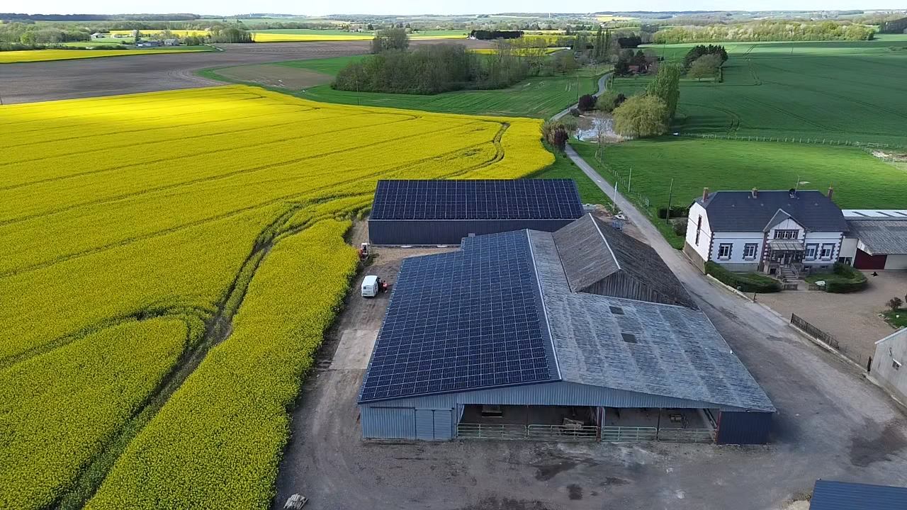 photo vue du ciel d'un hangar solaire réalisé par Triangle énergie