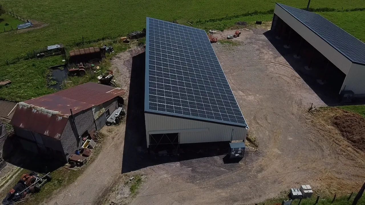 Bâtiment agricole Solaire et photovoltaïque réalisé par Triangle energie chez de agriculteurs dans toute la France