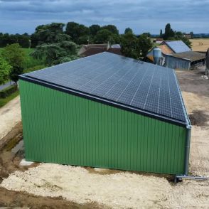 Bâtiment agricole Solaire et photovoltaïque réalisé par Triangle energie chez de agriculteurs dans toute la France