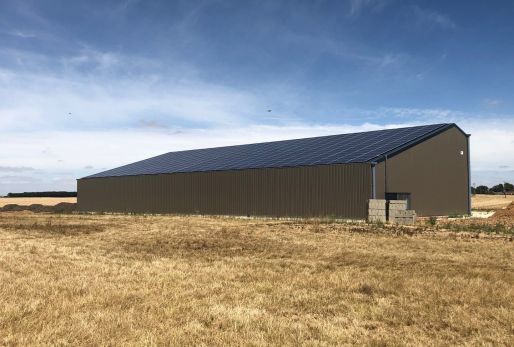 Bâtiment agricole Solaire et photovoltaïque réalisé par Triangle energie chez de agriculteurs dans toute la France