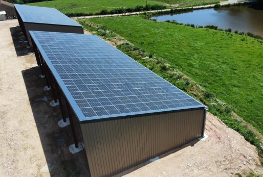 Bâtiment agricole Solaire et photovoltaïque réalisé par Triangle energie chez de agriculteurs dans toute la France