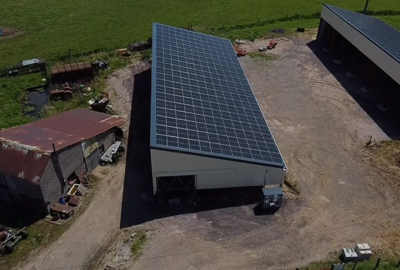 Bâtiment agricole Solaire et photovoltaïque réalisé par Triangle energie chez de agriculteurs dans toute la France