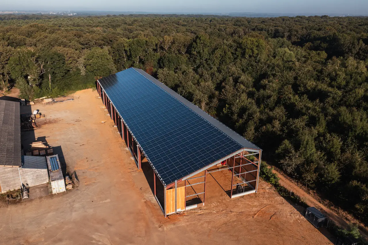 Hangar Solaire Triangle energie Asymétrique